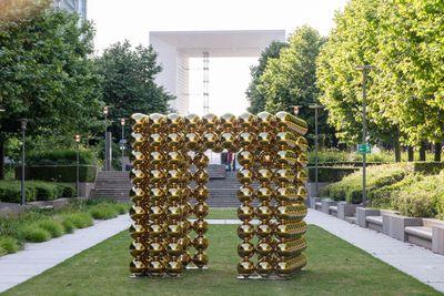 Cube sphere gold Cyril Lancelin Les Extatiques Juin 2021 © Martin Argyroglo
