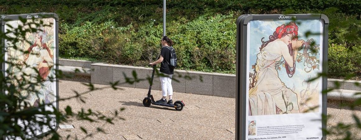 Scooter riding in Paris La Défense