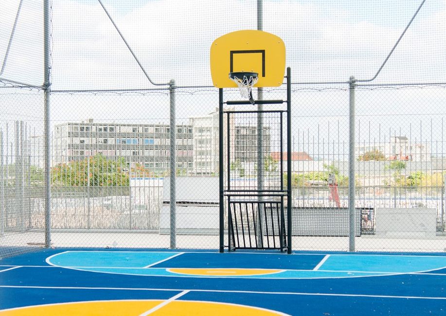 Outdoor basketball court Archipel de Vinci (c) Aline Borros